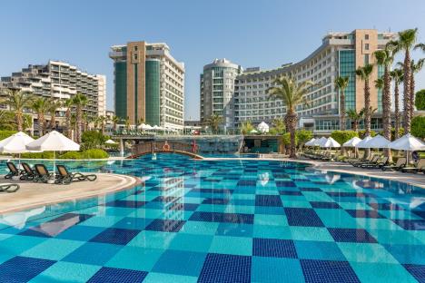 SHERWOOD LARA 1.jpeg