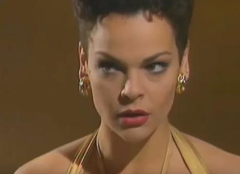 Srna Lango u seriji Srećni ljudi ima kratku kosu