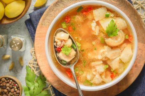 Kolagen supa - supa koja sadrži kuvane koske i određeno povrće