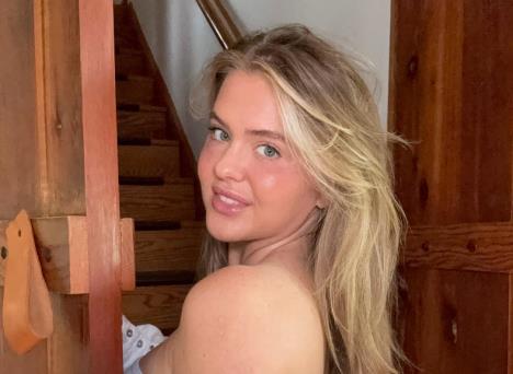 Tifani Viskonsin u objavi sa OnlyFansa