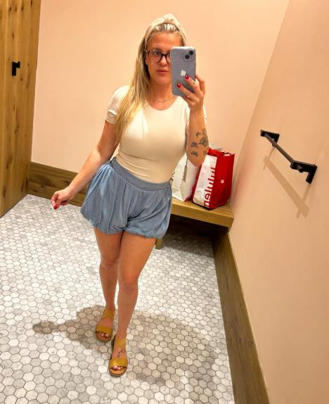 Tifani Viskonsin u objavi sa OnlyFansa