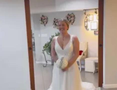 Tifani Viskonsin u venčanici tokom Instagram videa