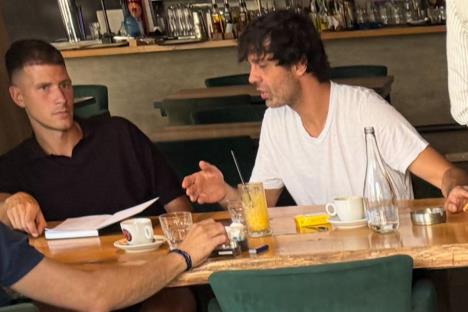 Miloš Teodosić i Nemanja Nedović u kafiću