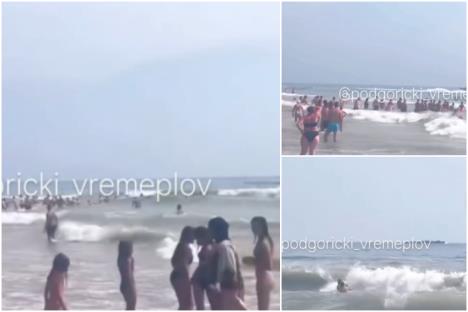 Velika površina obale na Velikoj plaži kod Ulcinja je poplavljena usled talasa i strujanja vode.