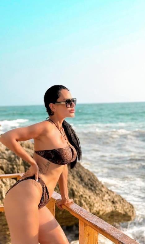 Indi Aradinović u kupaćem