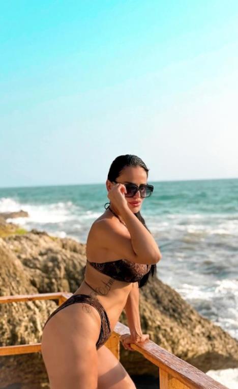 Indi Aradinović u kupaćem