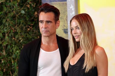 Margo Robi i Kolin Farel poziraju zajedno na premijeri filma A Big Bold Beautiful Journey.