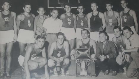 Nebojša Popović i košarkaši Crvene zvezde