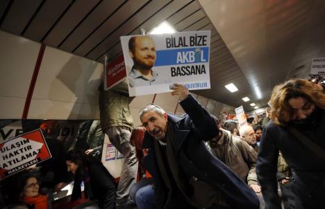 istanbul-protest-metro.jpg