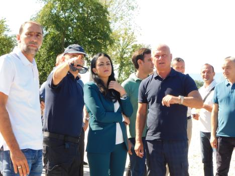 LOZNICA - Lukićeva i Puzović sa saradnicima.JPG