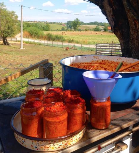 Dragica Marković priprema zimnicu