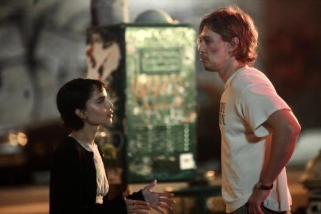 Zoi Kravic i Ostin Batler na snimanju filma