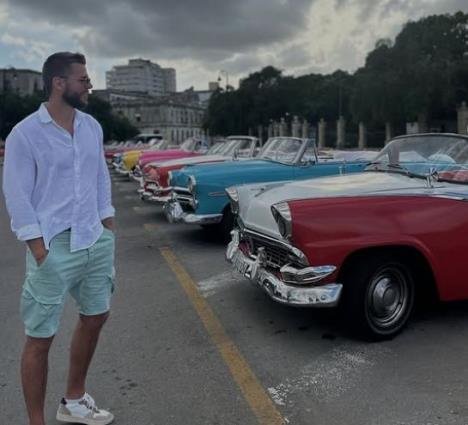 Jovan Banović, pevač Magnetic benda, na Kubi