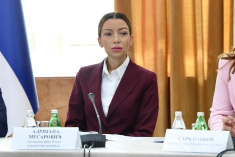 Adrijana Mesarović na svečanoj sednici Vlade Republike Srbije