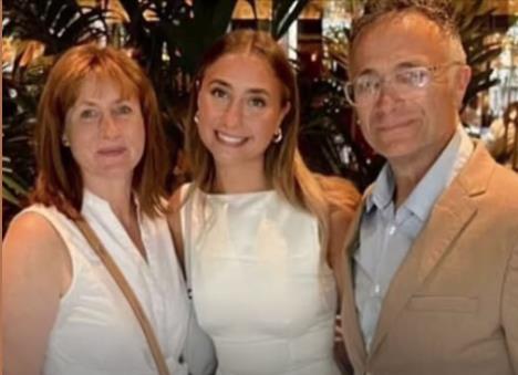 Lili Filips sa roditeljima