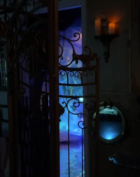 Devojka pretvorila kuću u Titanik