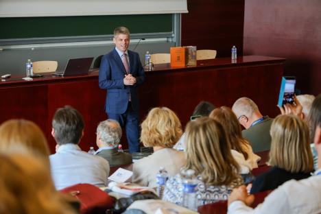 Gujon na Sorboni.jpg