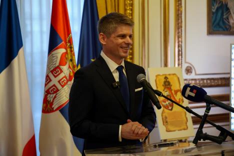 Arno Gujon u Parizu.jpg