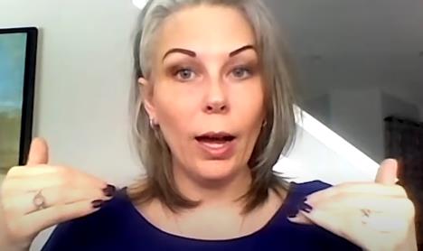 Džulija Evans u podkastu kod Džefa Marea.jpg