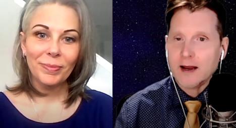 Džulija Evans u podkastu kod Džefa Marea.jpg