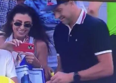 Ju-Es open, navijač