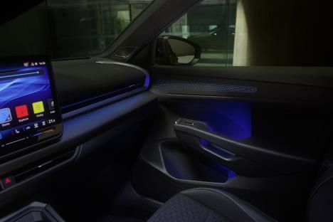 DB2025AU01021_large copy.jpg