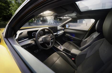 DB2025AU01015_large copy.jpg