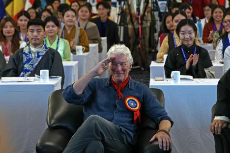 Ričard Gir rođen kao hršćanin nakon upoznavanja Dalaj Lame postao je budista