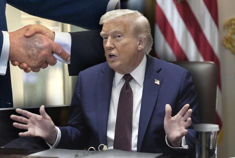 x AP Mark Schiefelbein copy.jpg