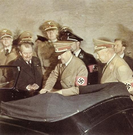 Ferdinand Porše u društvu Adolfa Hitlera na predstavljanju Volkswagen Bube