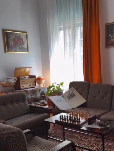 Dnevna soba u stanu u bivšoj Jugoslaviji