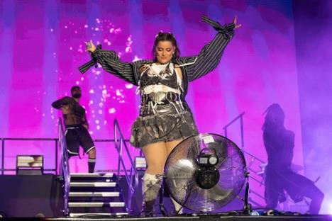 Neli Furtado pleše ne bini i ne mari za kilograme