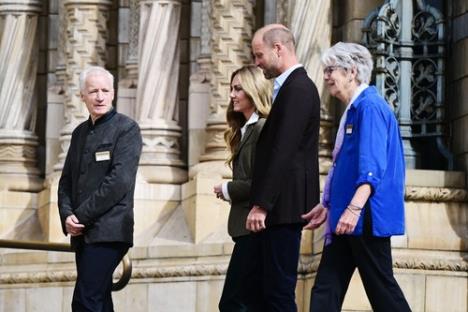 Kejt i princ Vilijam tokom posete muzejskim vrtovima