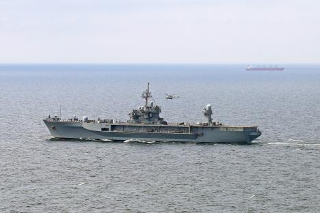 komandni brod američke Šeste flote USS Maunt Vitni