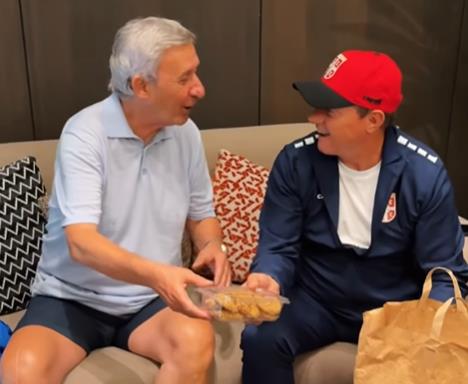 Piksi doneo kolače Pešiću