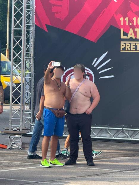 Srpski navijači bez majica na utakmici Letonija - Srbija