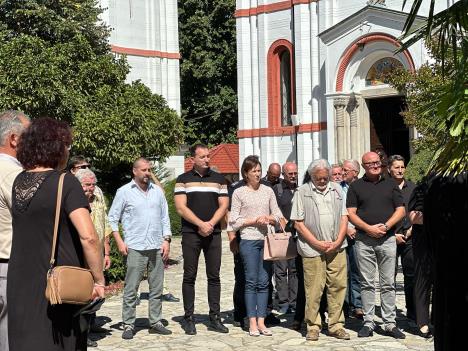 Berba grožđa u TS u porti Crkve.jpg