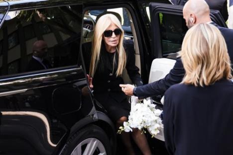 Donatela Versaće na komemoraciji Đorđu Armaniju