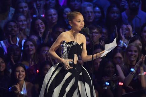 Arijana Grande je osvojila najprestižniju statuetu – „Video godine“ za spot za pesmu „Brighter Days Ahead“ na MTV Video Music Awards 2025