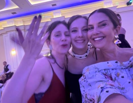 Nataša Ninković i Jovana Stojiljković plešu na svadbi Marka Janketića