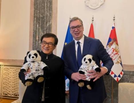Džeki Čen ambasador izložbe EXPO 2027 u Beogradu tim povodm pozira sa predsednikom Aleksandrom Vučićem