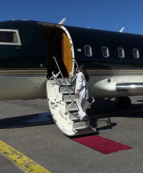 Avion kojim Sofija Kralov putuje na odmor