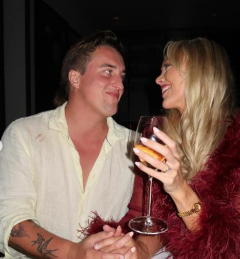 Eni Najt i Henri njen verenik Brejšo