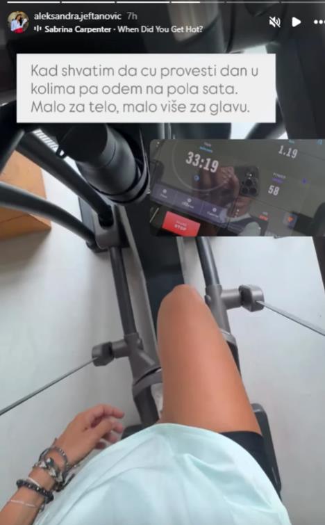 Aleksandra Jeftanović pokazala noge