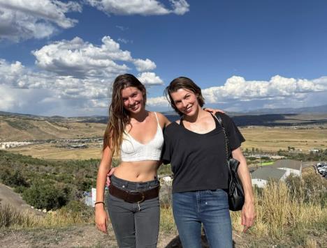 Mila Jovović sa najstarijom ćerkom