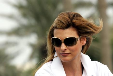 Linda Evangelista, Linda Evanđelista sa naočarima tužna