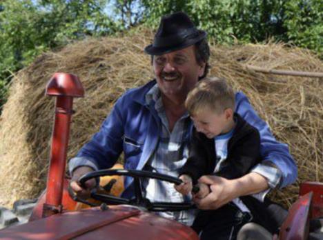 Luka Rašković, Radoš Bajić, Selo gori a baba se češlja