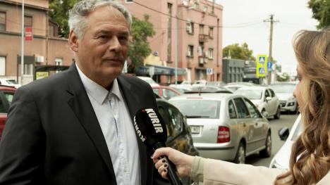 Čovek u crnom sakou