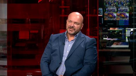 Čovek u plavom odelu