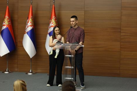 Luka Jovčić sa sinom Đorđem i suprugom Zoricom